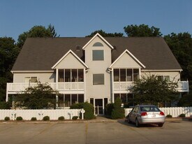 1374 S College Mall Rd, Unit Gentry Quarters in Bloomington, IN - Building Photo