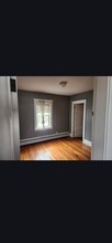 151 S Spruce St, Unit 2nd floor 2 bedroom 1 bat in East Providence, RI - Foto de edificio - Building Photo