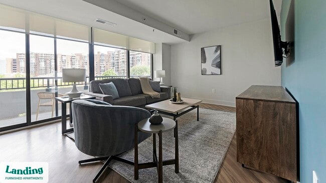 1550 Clarendon Blvd, Unit 409 in Arlington, VA - Foto de edificio - Building Photo