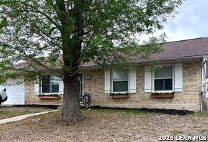 305 Jeanette Dr in Converse, TX - Building Photo