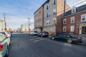 71-73 Newbury St in Lawrence, MA - Foto de edificio - Building Photo