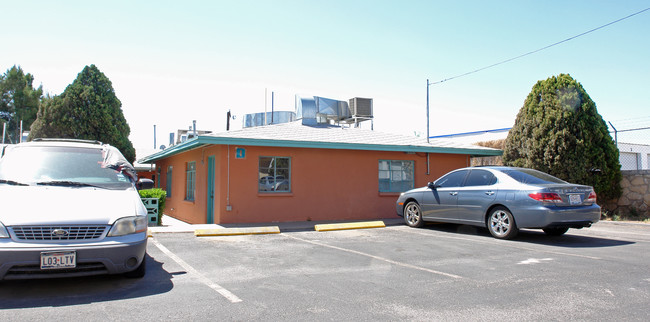 1501 Mescalero Rd in El Paso, TX - Foto de edificio - Building Photo