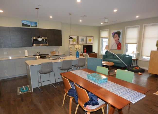 45 Burnett St, Unit 201 in Boston, MA - Building Photo - Building Photo