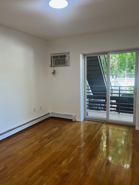 13211 11th Ave, Unit 1 in College Point, NY - Building Photo - Building Photo