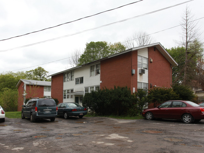 567 Valley Dr in Syracuse, NY - Foto de edificio - Building Photo