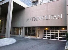 5320 N Sheridan Rd in Chicago, IL - Building Photo