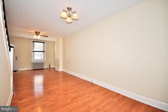 3056 Almond St in Philadelphia, PA - Building Photo - Building Photo