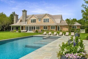 571 Pauls Ln in Bridgehampton, NY - Building Photo