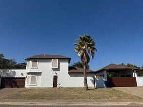 9810 Spindrift Dr in Laredo, TX - Building Photo - Building Photo