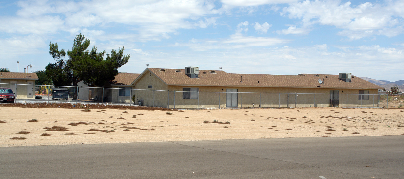 12363 Navajo Rd in Apple Valley, CA - Building Photo