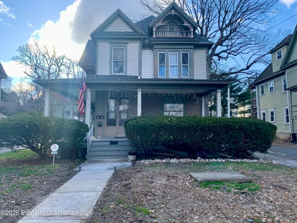 1528 Wyoming Ave in Scranton, PA - Building Photo