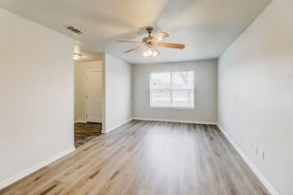 13718 Vida Ln in Dallas, TX - Building Photo - Building Photo