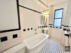 West 55th Street, Unit 4A in New York, NY - Building Photo - Building Photo