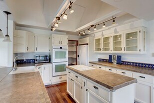 207 NW Coveland St in Coupeville, WA - Building Photo