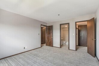 2615 W Foster Ave in Chicago, IL - Building Photo - Building Photo