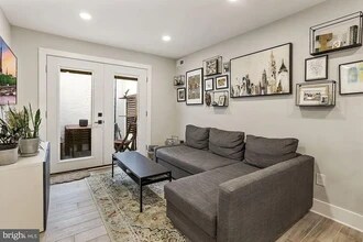1821 I St NE, Unit 1 in Washington, DC - Building Photo - Building Photo