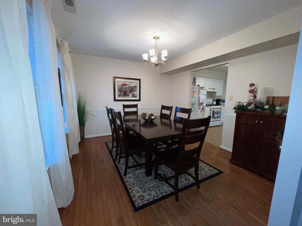 22120 Victoria Cir in California, MD - Building Photo