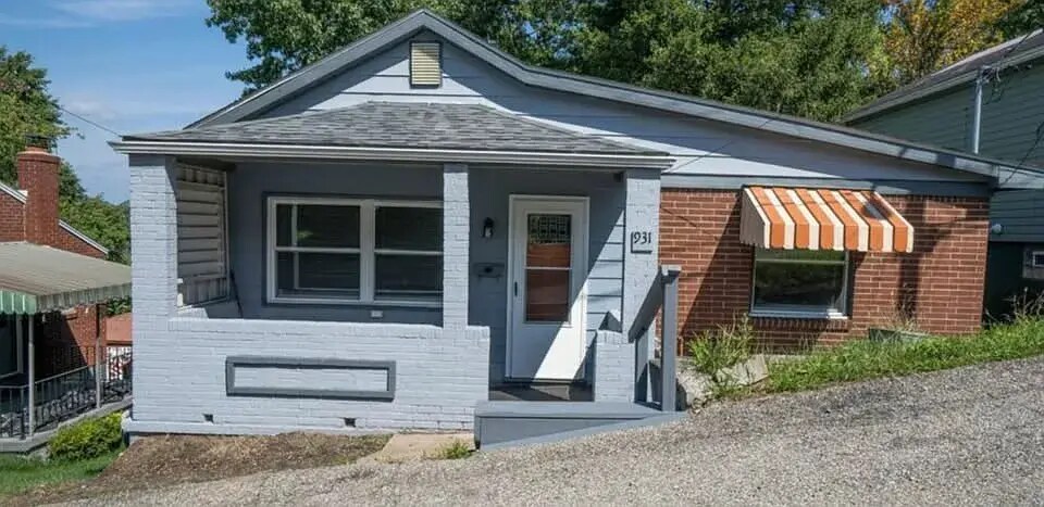 931 Hilltop St in Munhall, PA - Building Photo