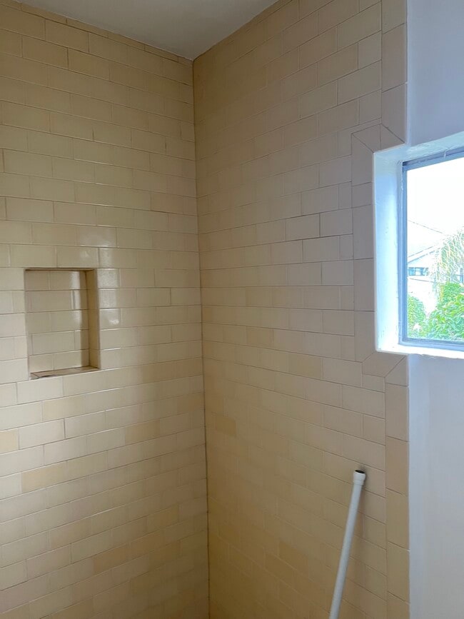 533 Vernon Ave, Unit 533 Indiana upper back ap in Venice, CA - Foto de edificio - Building Photo