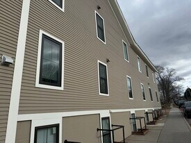 10 Barrett St, Unit D in Burlington, VT - Building Photo