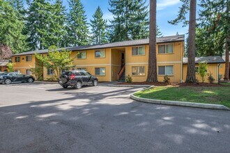 Woodside East in Bellevue, WA - Building Photo - Building Photo