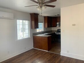 227 W 56th St in Los Angeles, CA - Foto de edificio - Building Photo