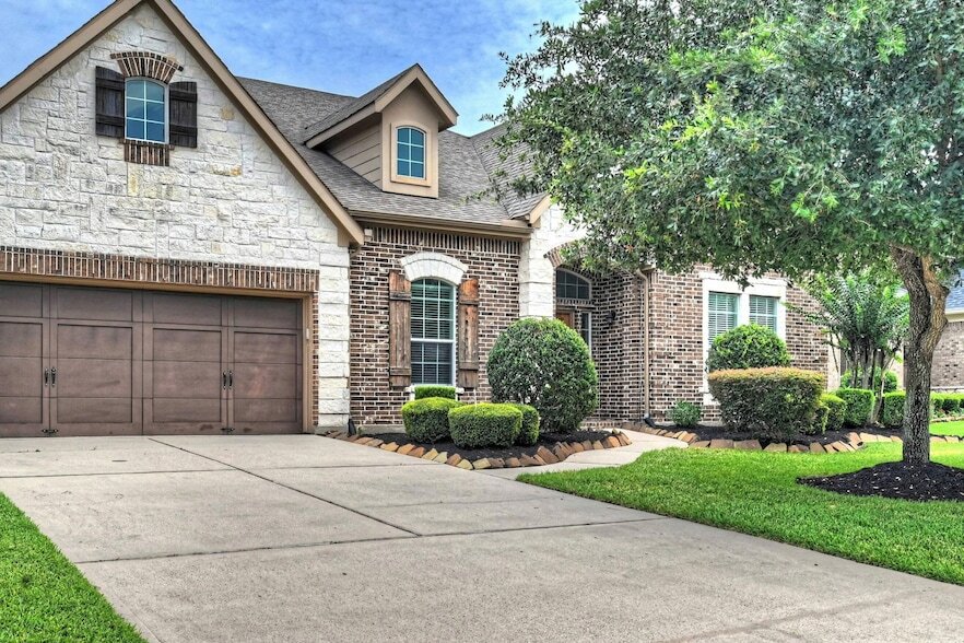 7810 Oak Moss Dr in Spring, TX - Building Photo