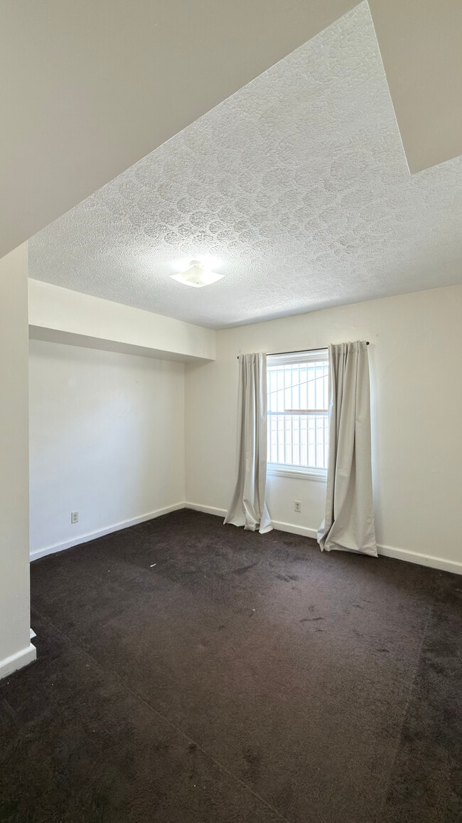 221 Walnut St, Unit Apartment D in Lawrenceburg, IN - Building Photo - Building Photo