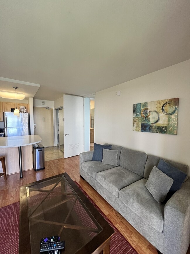 2140 Kuhio Ave. in Honolulu, HI - Building Photo - Building Photo