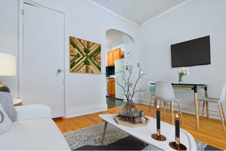 156 E 85th St in New York, NY - Building Photo