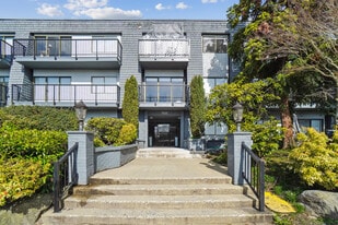 Chateau Delon Apartments in Burnaby, BC - Building Photo