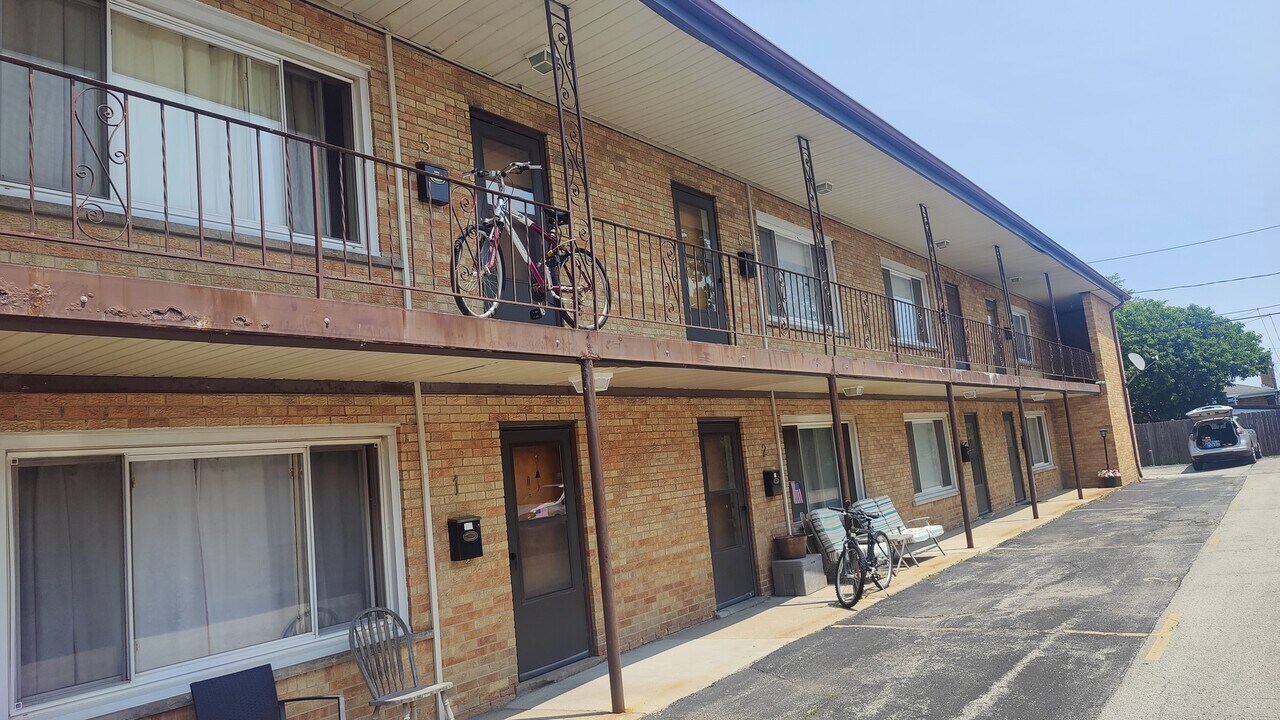 29 N Hillside Ave in Hillside, IL - Building Photo