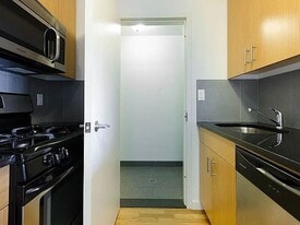 261 Eckford St in Brooklyn, NY - Building Photo