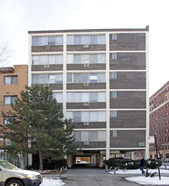 6301 N Winthrop Ave in Chicago, IL - Foto de edificio - Building Photo