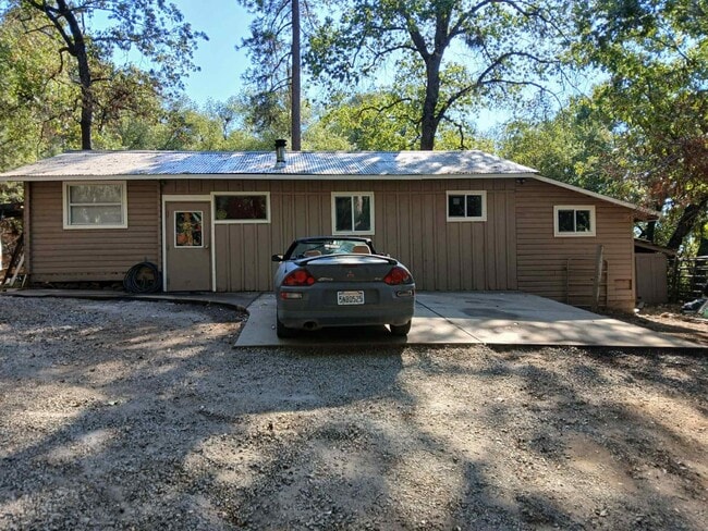 10091 CA-49 in Sonora, CA - Foto de edificio - Building Photo
