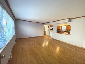 8610 W Summerdale Ave in Chicago, IL - Building Photo - Building Photo
