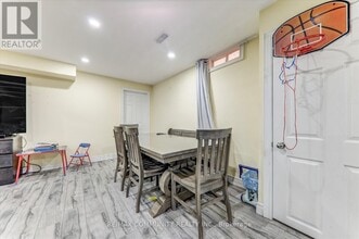 138 W Lawn Cres in Whitchurch-Stouffville, ON - Building Photo - Building Photo