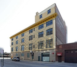 725 Jefferson Ave in Toledo, OH - Foto de edificio - Building Photo