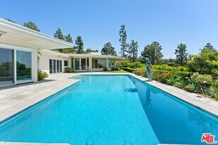 1725 Loma Vista Dr in Beverly Hills, CA - Building Photo