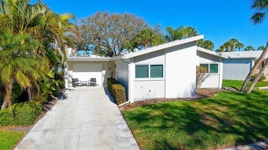 131 Whispering Sands Cir in Sarasota, FL - Building Photo - Building Photo