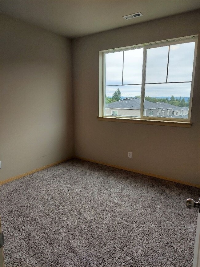 2444 Zeeden Way in Bremerton, WA - Building Photo - Building Photo