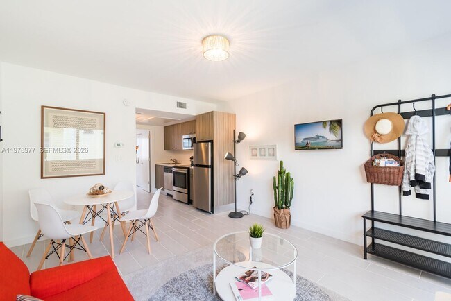 740 Meridian Ave in Miami Beach, FL - Building Photo - Building Photo