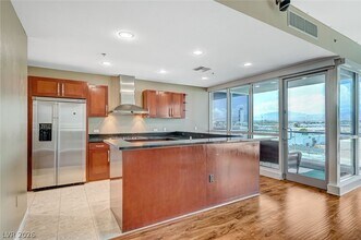 4575 Dean Martin Dr in Las Vegas, NV - Building Photo - Building Photo
