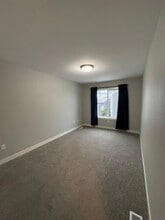 13 Olive Tree Cir NE in Minot, ND - Building Photo - Building Photo