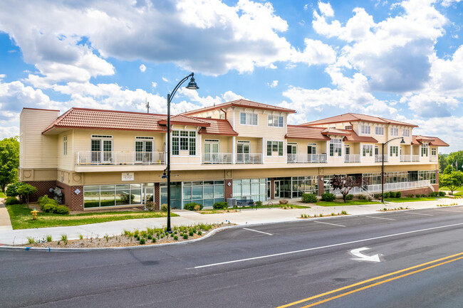 Phase III in Windsor Heights, IA - Foto de edificio - Building Photo