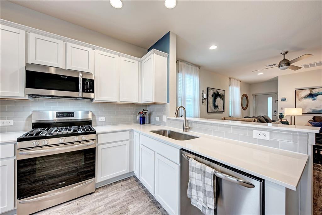 8104 Linnie Ln in Austin, TX - Foto de edificio