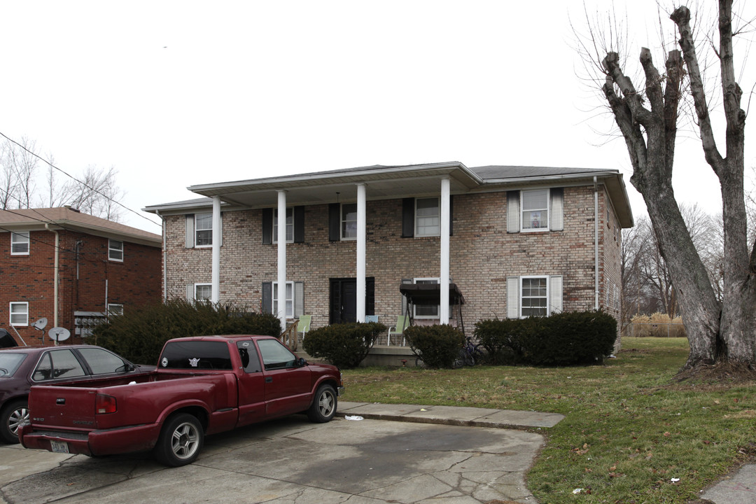 10403 Torrington Rd in Louisville, KY - Building Photo