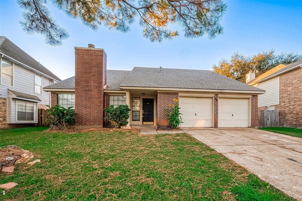 8618 Rose Garden Dr in Houston, TX - Building Photo