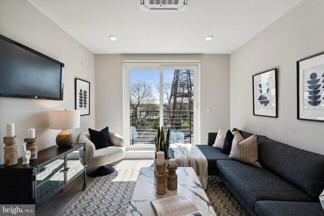 3449 Scotts Ln, Unit A202 in Philadelphia, PA - Foto de edificio - Building Photo