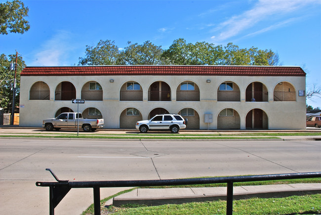 811 S Mesquite St in Arlington, TX - Building Photo - Building Photo